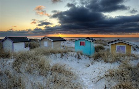 simsearch:400-04423269,k - beach houses at sunset Photographie de stock - Aubaine LD & Abonnement, Code: 400-06072209