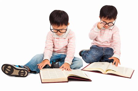 simsearch:400-04131892,k - children reading  book on the floor and isolated on white Stockbilder - Microstock & Abonnement, Bildnummer: 400-06072241