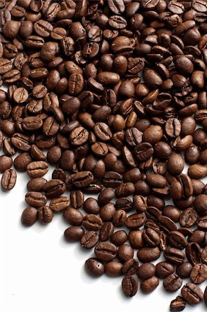 simsearch:400-04689653,k - Roasted coffee beans on white background Stock Photo - Budget Royalty-Free & Subscription, Code: 400-06073111