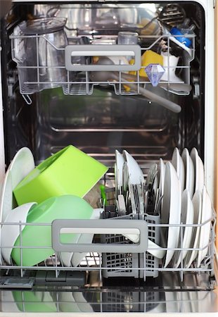 simsearch:400-05674560,k - Open dishwasher with dishes Stockbilder - Microstock & Abonnement, Bildnummer: 400-06073250