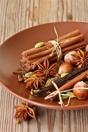 simsearch:633-01273283,k - Aromatic spices and hazelnuts on an old brown board. Stock Photo - Budget Royalty-Free & Subscription, Code: 400-06073652