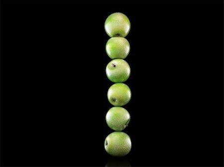 simsearch:400-04286908,k - green apples isolated on black background Stock Photo - Budget Royalty-Free & Subscription, Code: 400-06084220