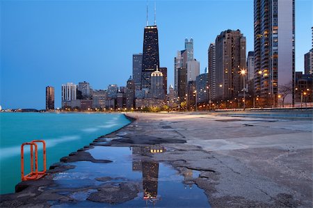 Image of the Chicago downtown lakefront at twilight blue hour. Photographie de stock - Aubaine LD & Abonnement, Code: 400-06085102