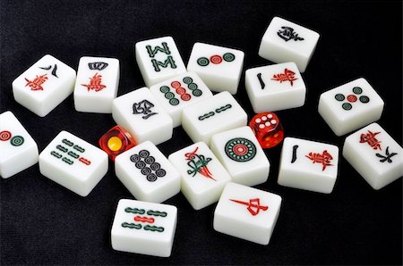 symbols dice - Chinese mahjong tiles on a black background Photographie de stock - Aubaine LD & Abonnement, Code: 400-06085345