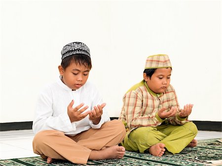 Muslim kids praying at school Stock Photo - Budget Royalty-Free & Subscription, Code: 400-06085596