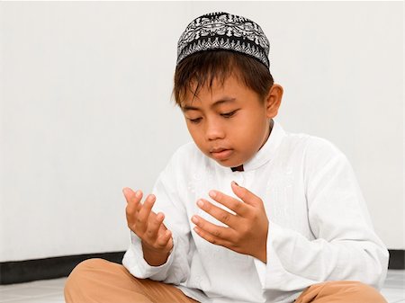 Muslim boy praying at Islamic school Stock Photo - Budget Royalty-Free & Subscription, Code: 400-06085626