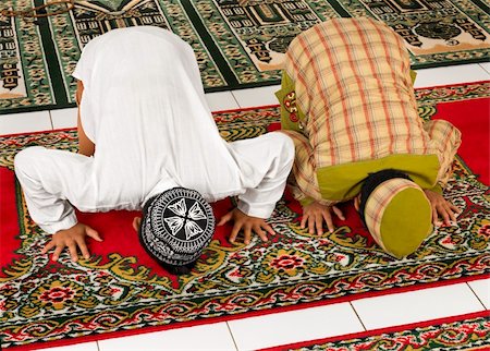 Muslim children praying in Mosque Stock Photo - Budget Royalty-Free & Subscription, Code: 400-06085640