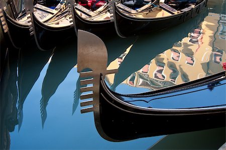 simsearch:400-06391540,k - Closeup of a gondola park in a canal, in Venice Italy Stock Photo - Budget Royalty-Free & Subscription, Code: 400-06085664