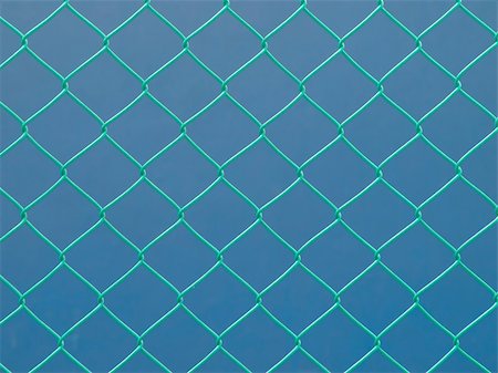 close up of green wire fence Foto de stock - Super Valor sin royalties y Suscripción, Código: 400-06085675