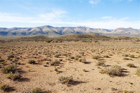 Semi-desert region in South Africa with mountains and blue sky Foto de stock - Super Valor sin royalties y Suscripción, Código: 400-06085728