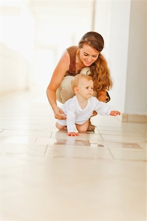 simsearch:400-06086432,k - Happy mother helping baby to creep Stockbilder - Microstock & Abonnement, Bildnummer: 400-06086390