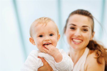 simsearch:400-06067090,k - Portrait of baby playing with mother Stockbilder - Microstock & Abonnement, Bildnummer: 400-06086437