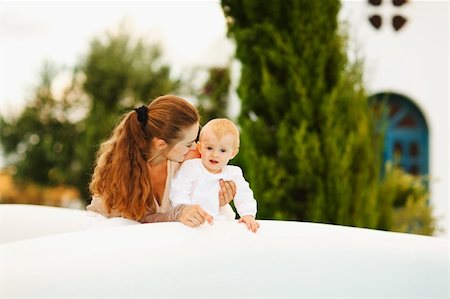 simsearch:400-06067090,k - Mother playing with baby outdoor Stockbilder - Microstock & Abonnement, Bildnummer: 400-06086438