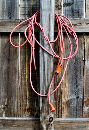 photo picket garden - Orange outdoors electric cord wrapped around a wooden fence. Photographie de stock - Aubaine LD & Abonnement, Code: 400-06086730