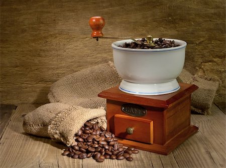 prasolov (artist) - Wooden grinder with coffee beans on the tree with a bag Fotografie stock - Microstock e Abbonamento, Codice: 400-06087817