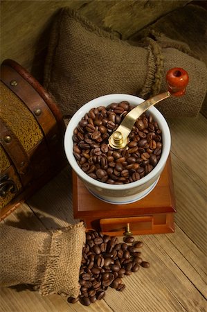 prasolov (artist) - Wooden grinder with coffee beans on the tree with a bag Fotografie stock - Microstock e Abbonamento, Codice: 400-06087818