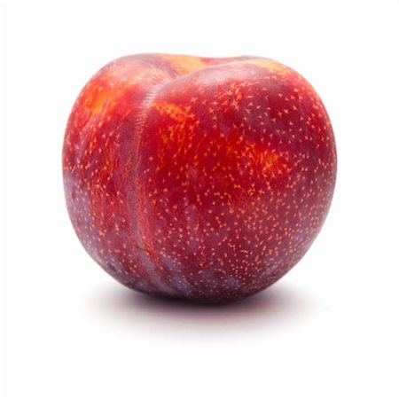 simsearch:400-05333490,k - large red plum isolated on white background Photographie de stock - Aubaine LD & Abonnement, Code: 400-06088089