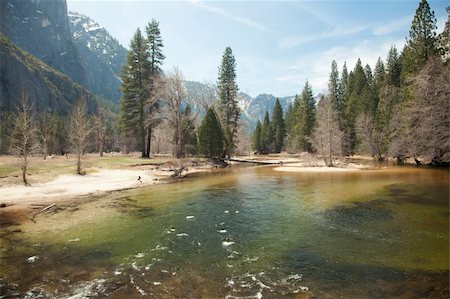 Dramatic Yosemite Valley River on a Spring Day. Photographie de stock - Aubaine LD & Abonnement, Code: 400-06088125