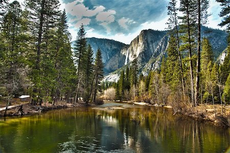 simsearch:400-04775543,k - Dramatic Yosemite River and Upper Falls HDR Image. Photographie de stock - Aubaine LD & Abonnement, Code: 400-06088128