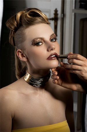 simsearch:400-04821060,k - fashion portrait of cute and elegant lady doing make up on backstage with spot light on her face Photographie de stock - Aubaine LD & Abonnement, Code: 400-06088216