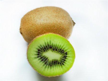 simsearch:400-04294971,k - Fresh green kiwi isolated on a white background Photographie de stock - Aubaine LD & Abonnement, Code: 400-06080267