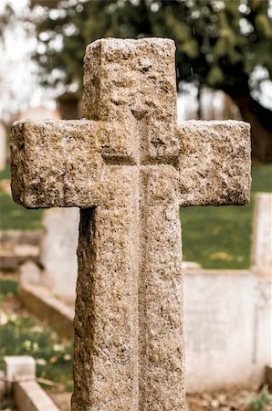 simsearch:400-06177063,k - Old stone cross in a Graveyard Foto de stock - Royalty-Free Super Valor e Assinatura, Número: 400-06080617