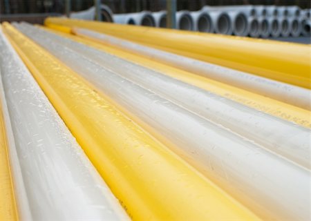 simsearch:400-05268441,k - stacked yellow pvc pipes Stockbilder - Microstock & Abonnement, Bildnummer: 400-06081330