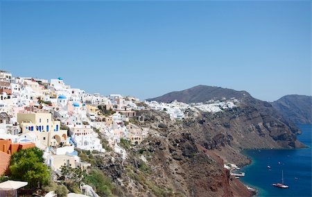simsearch:400-03939098,k - Beautiful, white city is located on the top of the mountain of the island. Small, cozy terraces, he descends the mountain slope. Fotografie stock - Microstock e Abbonamento, Codice: 400-06081345