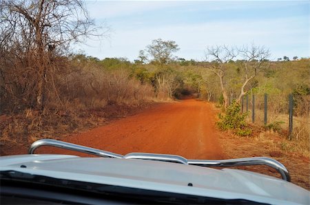 simsearch:862-03731896,k - Driving a 4x4 on a laterite trail in Africa Photographie de stock - Aubaine LD & Abonnement, Code: 400-06081401