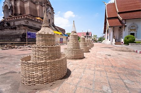 Temple will prepare wood structure of sand pagoda and people will bring sand to build in Song Kran Festival day, Chiang Mai, Thailand Photographie de stock - Aubaine LD & Abonnement, Code: 400-06083030