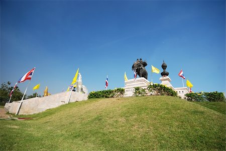 rapier - The elephant statue in the blue sky Monument of King Naresuan at Suphanburi province in Thailand Photographie de stock - Aubaine LD & Abonnement, Code: 400-06095049