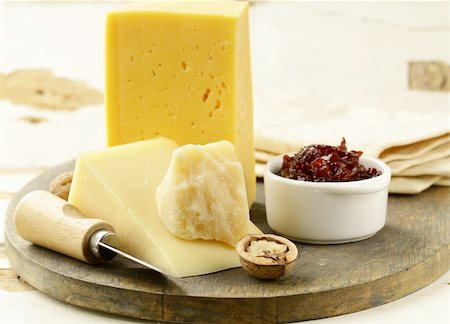 cheese platter with nuts and jam Stockbilder - Microstock & Abonnement, Bildnummer: 400-06095825