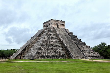 Mayan pyramid of Kukulcan El Castillo in Chichen-Itza (Chichen Itza), Mexico Stock Photo - Budget Royalty-Free & Subscription, Code: 400-06096058