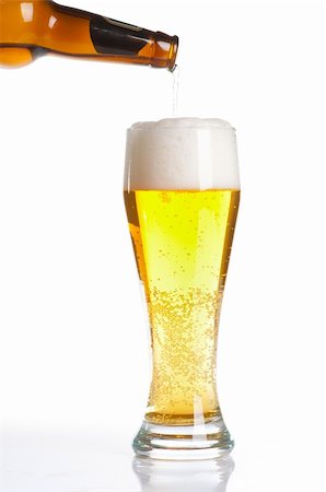 simsearch:400-04644670,k - Beer pouring from bottle into glass isolated on white Fotografie stock - Microstock e Abbonamento, Codice: 400-06097258