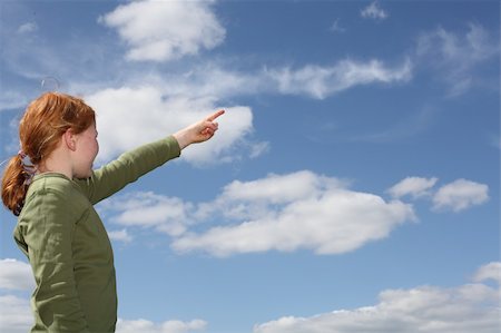 Young girl outside pointing to the sky Foto de stock - Super Valor sin royalties y Suscripción, Código: 400-06097274