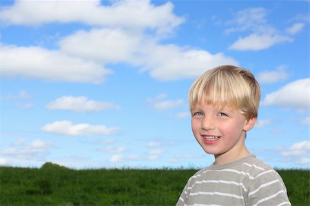 simsearch:400-06768635,k - Happy young boy in a meadow Foto de stock - Royalty-Free Super Valor e Assinatura, Número: 400-06097287