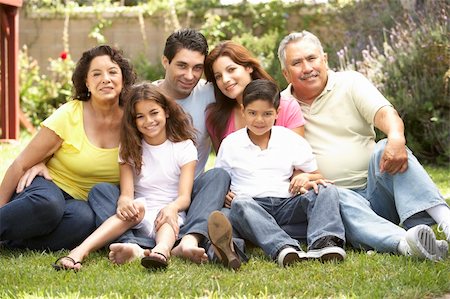 simsearch:400-05737802,k - Portrait Of Extended Family Group In Park Stockbilder - Microstock & Abonnement, Bildnummer: 400-06097658