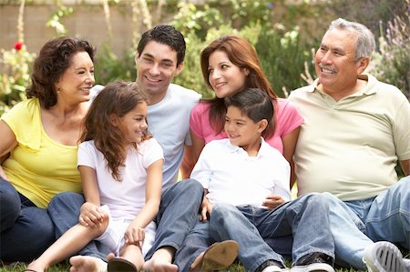 simsearch:400-05737802,k - Portrait Of Extended Family Group In Park Stockbilder - Microstock & Abonnement, Bildnummer: 400-06097659