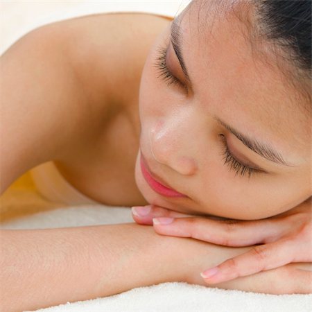 Beautiful Asian Girl having a back massage Foto de stock - Super Valor sin royalties y Suscripción, Código: 400-06098660