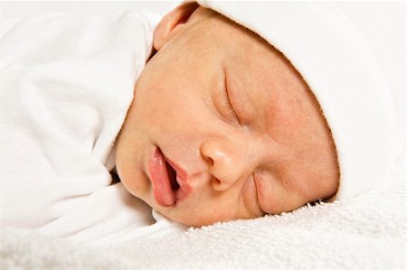 simsearch:400-07211187,k - New born baby sleeping peacefully Photographie de stock - Aubaine LD & Abonnement, Code: 400-06099007