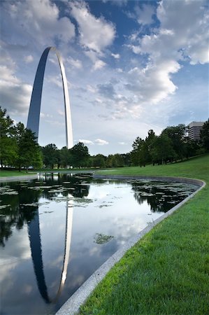 Gateway Arch, trees, and lake in the Jefferson National Expansion Memorial in St. Louis, MO Stock Photo - Budget Royalty-Free & Subscription, Code: 400-06099098