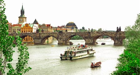 simsearch:400-04935476,k - View of an Old town of Prague, the Charles Bridge and the Vltava River. Czech Republic Fotografie stock - Microstock e Abbonamento, Codice: 400-06099433