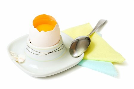 simsearch:400-05383364,k - A single egg in a white eggcup isolated on white. Photographie de stock - Aubaine LD & Abonnement, Code: 400-06090402