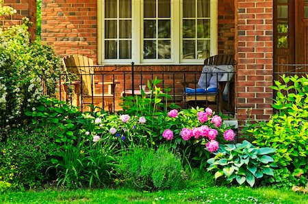 elenathewise (artist) - Front of home with chairs and flower garden Photographie de stock - Aubaine LD & Abonnement, Code: 400-06092323
