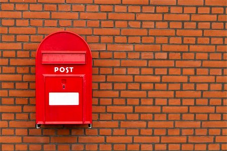 red mailbox on stone wall wit copy-space on bricks Photographie de stock - Aubaine LD & Abonnement, Code: 400-06092897