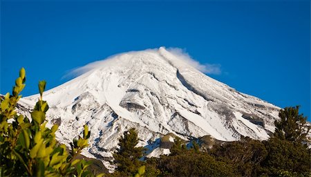 Mt Egmont or Mt Taranaki, New Zealand, covered in snow, against a beautiful blue sky Stock Photo - Budget Royalty-Free & Subscription, Code: 400-06093024