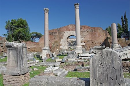 simsearch:400-07308550,k - Roman forum in Rome, Italy Photographie de stock - Aubaine LD & Abonnement, Code: 400-06093032