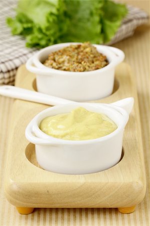 dijon - French mustard sauce in white gravy boat Foto de stock - Royalty-Free Super Valor e Assinatura, Número: 400-06093112