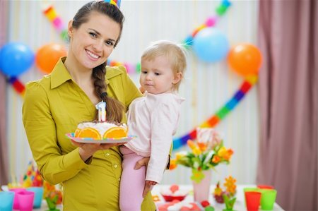simsearch:400-06076022,k - Mother holding baby and birthday party cake Photographie de stock - Aubaine LD & Abonnement, Code: 400-06093160
