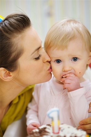 simsearch:400-06076022,k - Mother kissing baby eating birthday cake Photographie de stock - Aubaine LD & Abonnement, Code: 400-06093163